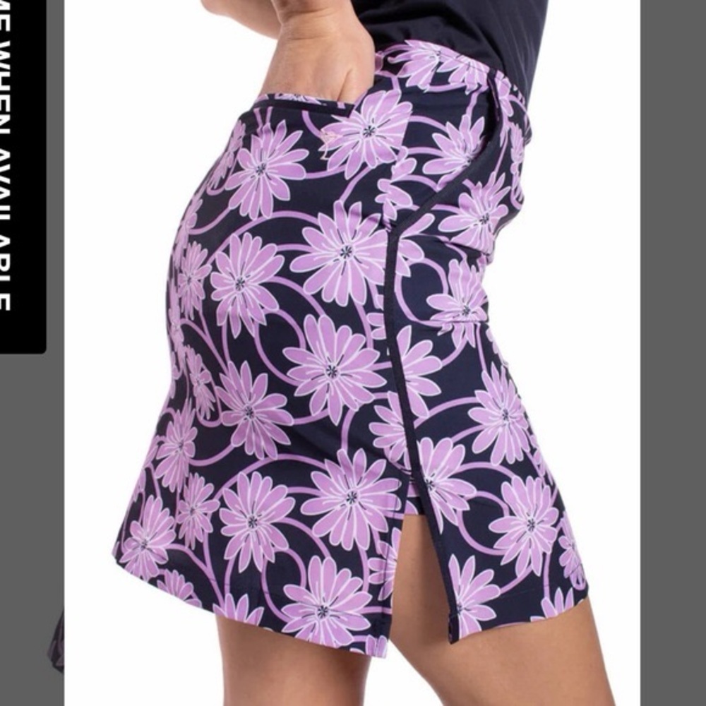 Golftini “Wine Down” Floral Purple and Black Golf Skirt, size 6⛳️